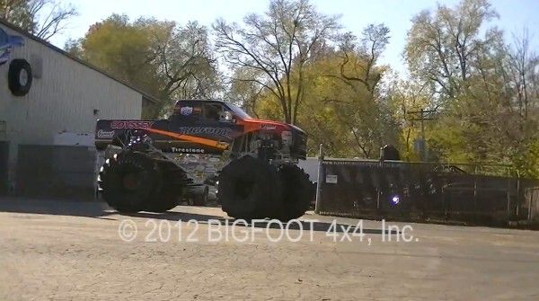 Der Bigfoot 20: der weltweit erste Monstertruck mit Elektroantrieb macht mit über 260 kW und 1100 Nm Autos umweltschonend platt (Bild: Bigfoot 4x4 Inc.)