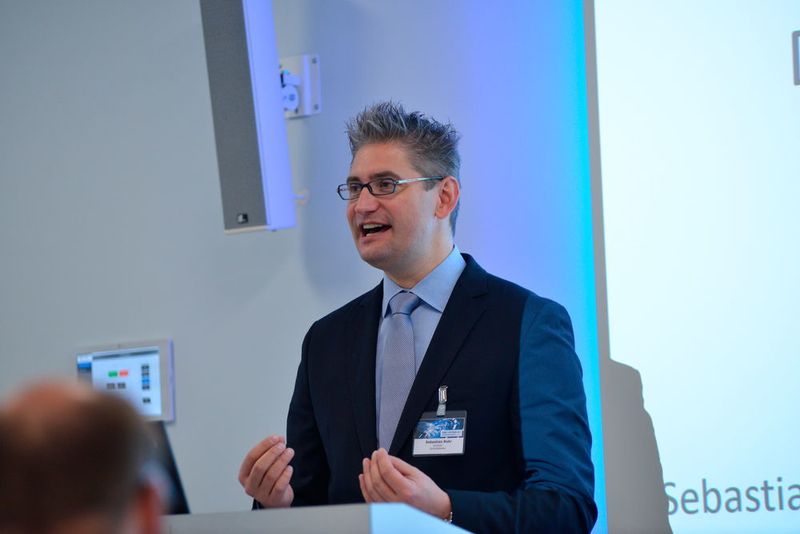 Auf dem Anwenderkongress „Produktion 4.1 - Vom 4.0 Hype zum Handeln“ am 7. November 2017 im Vogel Convention Center Würzburg haben die Teilnehmer gelernt, welche Excellence-Lösungen Industrie 4.0 für die Optimierung von Produktion und Instandhaltung bieten. (Vogel Business Media)