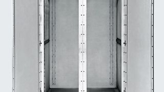 Die Expressure-Technologie wird von R. Stahl jetzt auch in Schaltschränken mit zwei Flügeltüren angeboten. (R. Stahl)