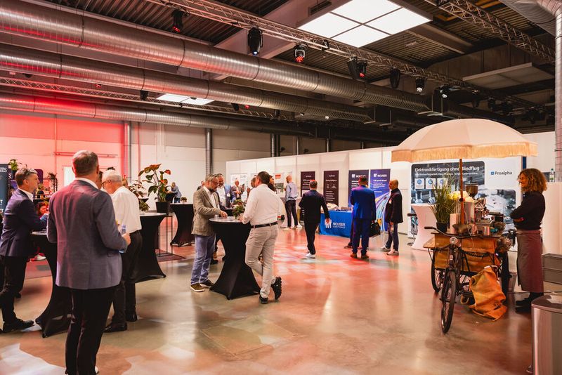 Impressionen vom 24. Würzburger EMS-Tag: Im Mittelpunkt standen aktuelle Branchenthemen, praxisnahe Impulse und insbesondere der persönliche Austausch innerhalb der EMS-Community. (Bild: Stefan Bausewein)