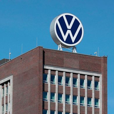 Die unter viel Aufmerksamkeit der VW-Belegschaft gestern abgehaltene Aufsichtsratssitzung ist, was Informationen zu Werksschließungen und Stellenabbau ageht, eine Enttäuschung geworden. Und Betriebsratschefin Cavallo soll toben ... (Bild: Volkswagen)