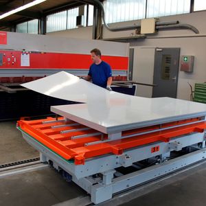 Lagersysteme nebst angeschlossener Fördertechnik sowie Bearbeitungsmaschinen plus Materialhandling lassen sich mit Kastologic nicht nur einheitlich steuern, sondern auch verwalten.(Bild:  Kasto)