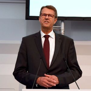 Christian Wendler, CEO von Lenze, dankte der Eigentümerfamilie für ihre Invetitionsbereitschaft: „Eine solche Investition in die Zukunft von Lenze ist kein Selbstverständlichkeit!“