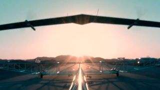 Facebooks Antennen-Drohne Aquila beim ersten Liftoff: Das solarbetriebene Fluggerät soll Internet in die entlegensten Gebiete bringen. (Facebook)
