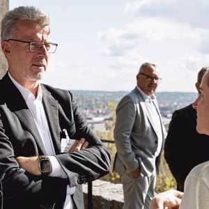 Zugang zu der exklusiven Veranstaltung haben ausschließlich Inhaber, Geschäftsführer und Vorstände der großen Autohausgruppen Deutschlands.(Bild:  Stefan Bausewein)