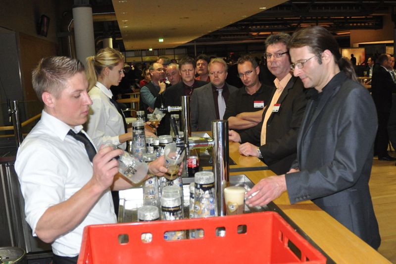 Unter dem Andrang an der Theke kam die Supply-Chain gelegentlich ins Stocken. (Archiv: Vogel Business Media)