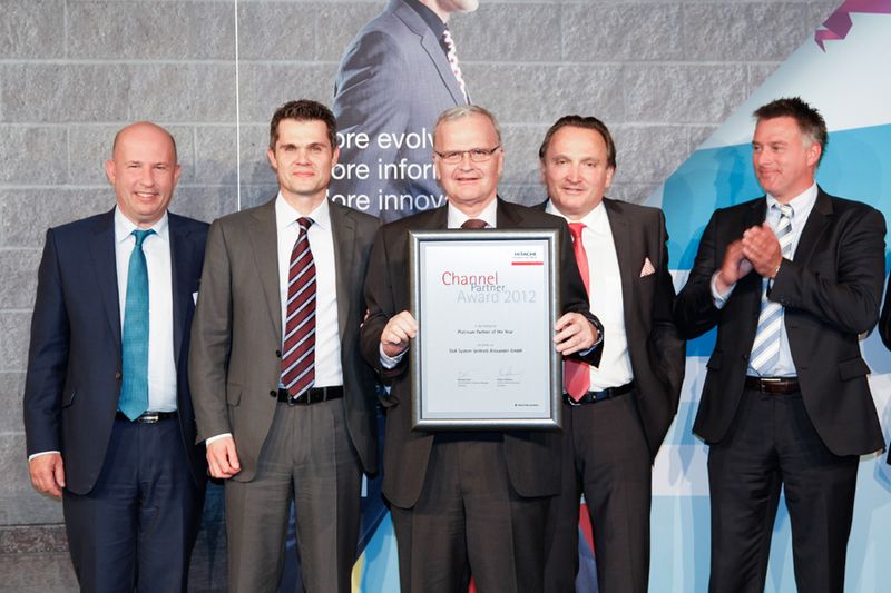Und noch ein Doppelsieger: die SVA System Vertrieb Alexander, wurde als „Platinum Partner of the Year“ ausgezeichnet. v. l.: Michael Heitz (HDS), Cris Duddrige (HDS), Felix Alexander (SVA System Vertrieb Alexander), Oliver Vallant (HDS), Xheme Osmanaj (HDS) (HDS)