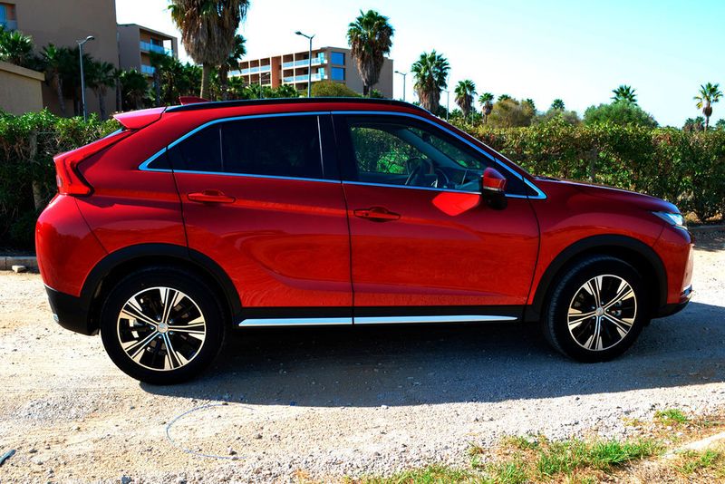 Obwohl er fast 30 Zentimeter kürzer ist, hat der Eclipse Cross denselben Radstand wie der Outlander. (Seyerlein / »kfz-betrieb«)