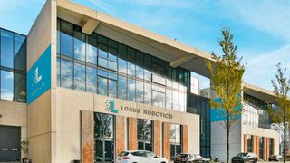 Locus Robotics, der US-amerikanische Hersteller robotergestützter Lagerautomatisierungssysteme, wird sich nun auch auf dem europäischen Markt etablieren, heißt es. Und zwar vom jetzt eröffneten Sitz in Amsterdam aus. (Locus Robotics)