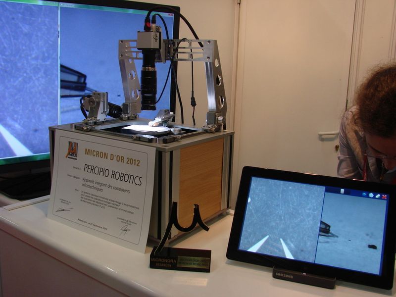 Micronora 2012: Manipuler des pièces avec des déplacements de l'ordre du micron. (Image: Jean Guilhem)