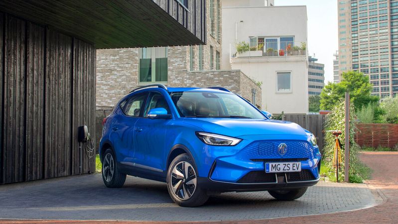 MG bietet den ZS sowohl als Elektroauto als auch als Verbrenner an.(Bild:  MG)
