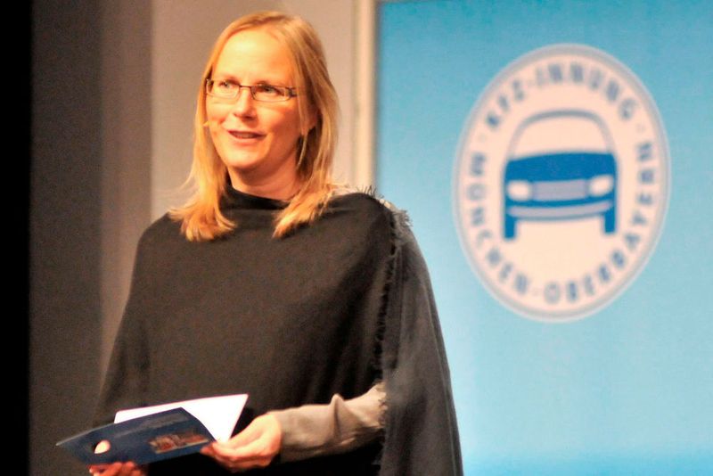 Führte durch das Programm: Silvia Rogler, stellv. Geschäftsführerin Kfz-Innung München-Oberbayern. (Zietz)