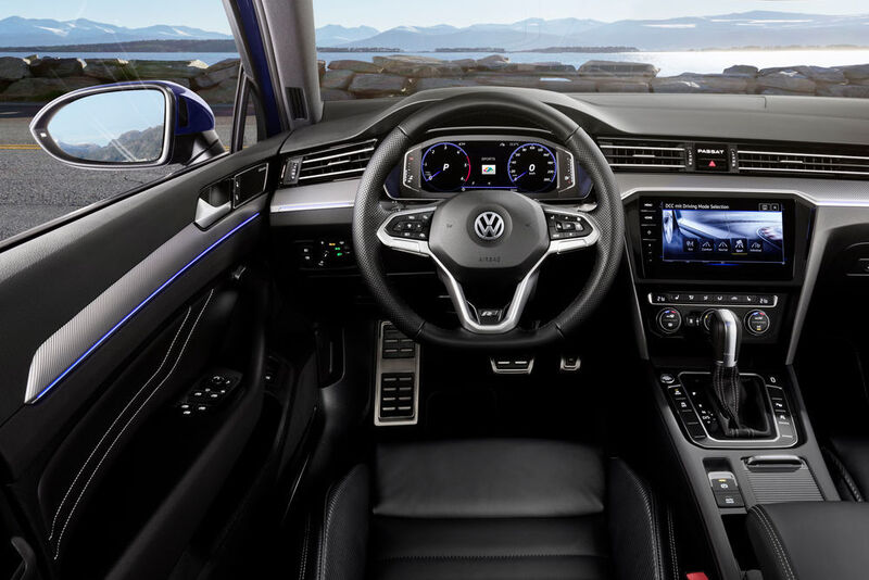 Deutlich komfortabler als zuvor läuft im neuen Passat die Bedienung ab.  (VW)