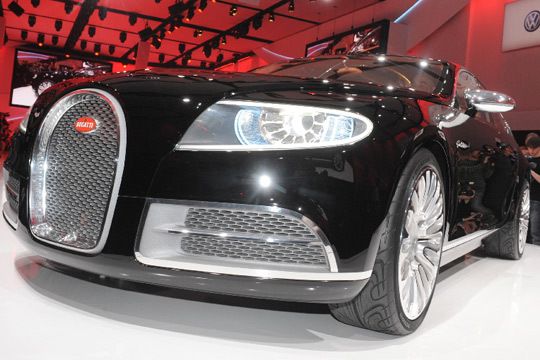 Der Viertürer hat einiges zu bieten: Mit 16 Zylindern, acht Litern Hubraum und mindestens 800 PS ist der Galabier die stärkste Limousine der Welt.  (Archiv: Vogel Business Media)