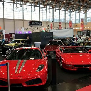 Auch viel rot lackiertes Italo-Edelblech war auf der Retro Classics Bavaria zu sehen – und zu kaufen.(Bild:  Rosenow – »kfz-betrieb«)