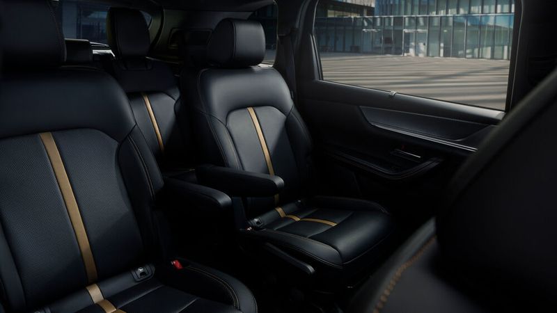 Für die zweite Reihe gibt es optional sogenannte Captain-Sitze. (Bild: Mazda)