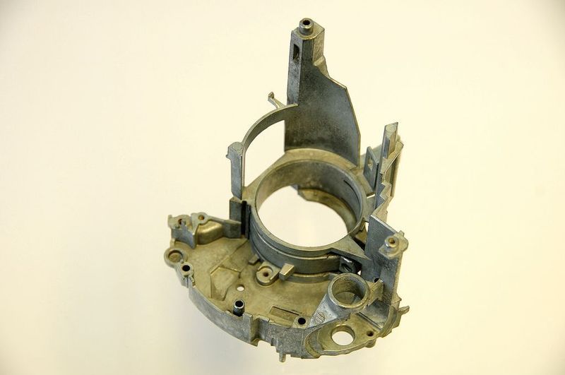Bild 5a: Druckgegossener Halterahmen aus Zink für die Automobilindustrie. (Archiv: Vogel Business Media)