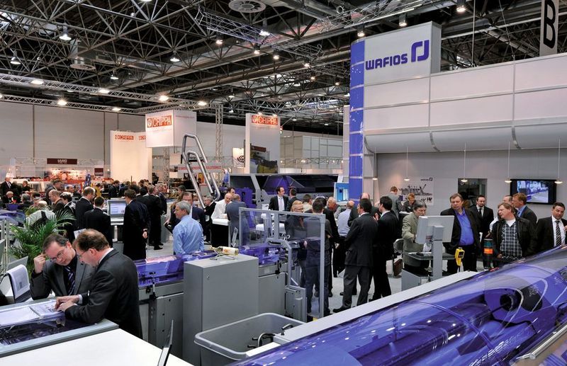 Die gesamte Vielfalt des Rohruniversums, gebündelt an einem Ort: Die Stahlrohrindustrie hat sich wieder von der Wirtschaftskrise erholt und rechnet für 2012 mit weiterem Wachstum. Hoffnung setzt die Branche unter anderem in große Leitungsrohrprojekte und in Aufträge der Automobilindustrie.  (Bild: Messe Düsseldorf)