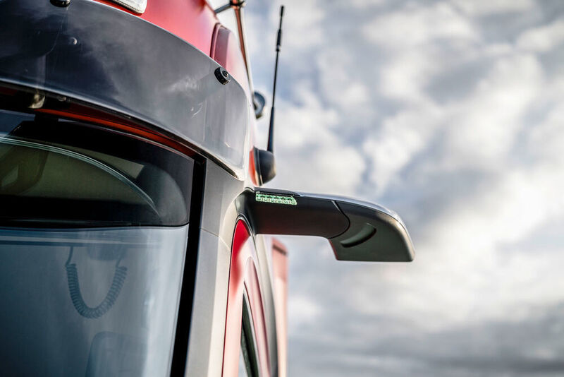 Der Actros ist der erste Serien-Lkw mit Kameras statt Außenspiegeln. (Daimler)