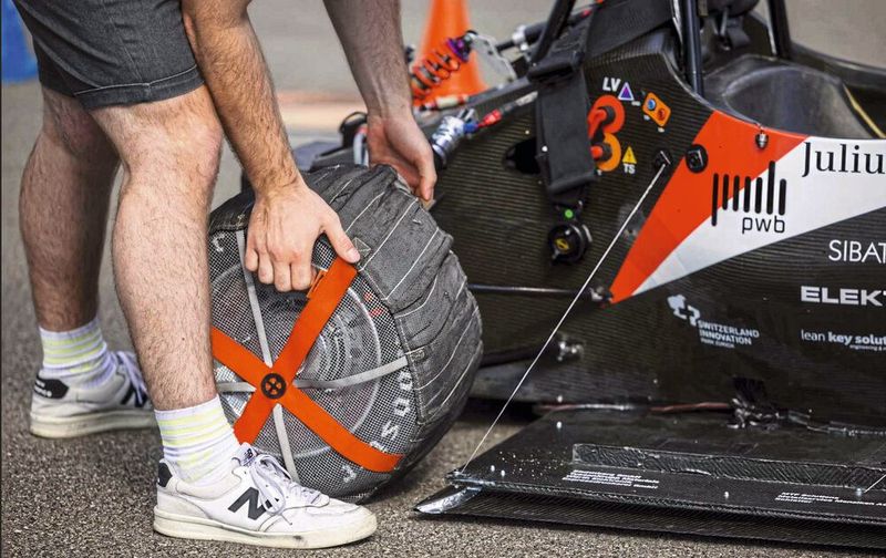 Dazu reichte dem Fahrzeug eine Strecke von lediglich 12,3 m.  (Bild: Alessandro Della Bella / ETH Zürich)