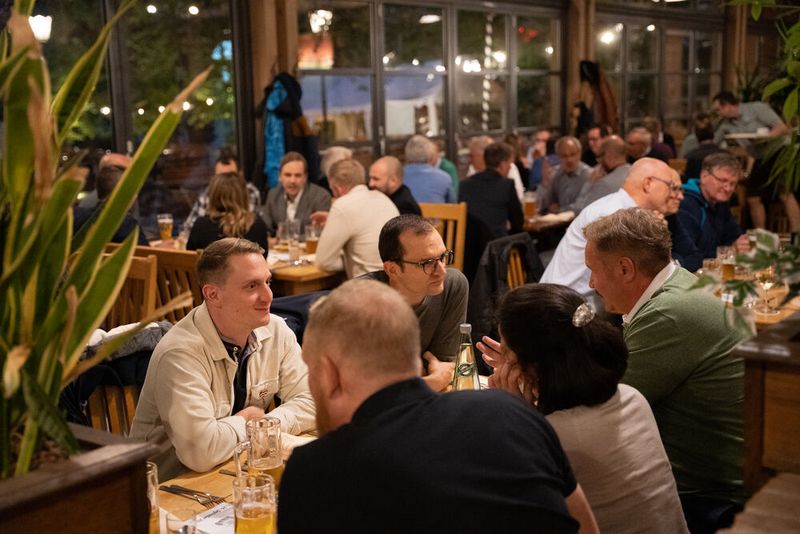 In so einer Atmosphäre sitzt man gerne auch ein bisschen länger. (Bild: Oxana Gruber Photography)