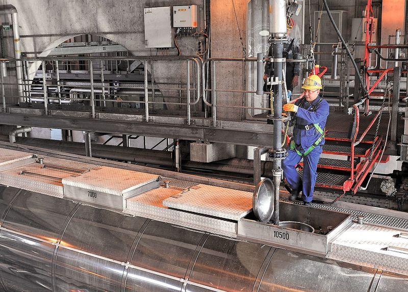 The dispersions need to be transferred through a pipe coupling station and loaded into their final container — which may be a truck, an intermediate bulk container or a tank. (Pictures: Rockwell) (Archiv: Vogel Business Media)
