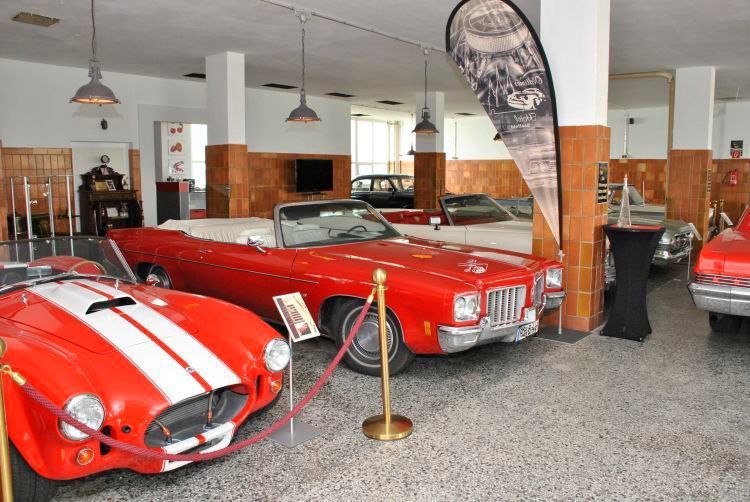 Doch auch Kunden können hier ihren Oldtimer unter otpimalen klimatischen Bedingungen unter- und ausstellen. (Dominsky)