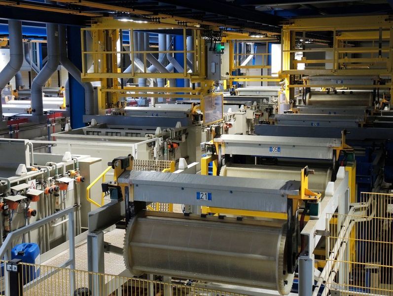 ...mithilfe moderner Verfahren und Technologien auf die zu veredelnden Werkstücke appliziert.  (Stefanie Michel)