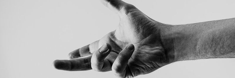 KI wird allgegenwärtig sein. Das ist unvermeidlich. Aber erfolgreich sein werden diejenigen Marken, deren Arbeit sich unverkennbar menschlich anfühlt, selbst wenn die dahinterstehende Maschinerie auf Hochtouren läuft.(Bild:  Unsplash)