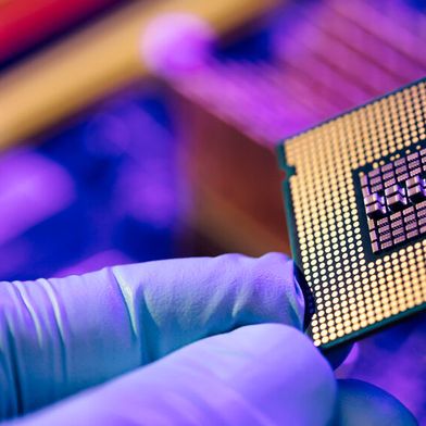 The global digital infrastructure depends on the production of advanced semiconductor materials (Source: © uflypro - stock.adobe.com)