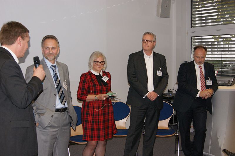 Kurz und knackig: In der Podiumsdiskussion debattierten (v.l.) Jürgen Faulhaber, TÜV IT, Donald Badoux, Equinix, Peter Starziczny, VIRZ, und Hubertus Schott , DARZ mit Ulrike Ostler über die EN 50600.  ()