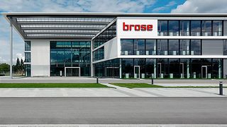 Brose beschäftigt rund 26.000 Mitarbeiter. In den nächsten Wochen dürften an vielen Standorten wie hier in Bamberg nur wenige von ihnen zugegen sein. (Bild: Brose)