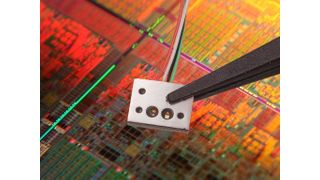 Reflexions-Sensor in ultraflacher Bauweise 1,7 mm für die Installation innerhalb einer Vakuumkammer (Archiv: Vogel Business Media)