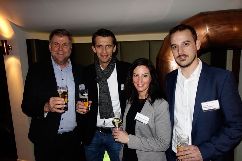 (v. l.) Markus Korn, Samsung, mit René Keuk, Medientechnik Keuk, Martina Hochmayr, ALSO, und Marcel Hopperdietzel, Medientechnik Keuk (Bild: IT-BUSINESS)