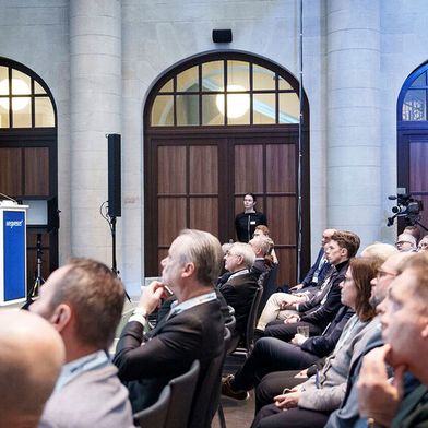 Prof. Dr. Alex W. Friedrich vom Universitätsklinikum Münster sprach neben weiteren Keynote-Sprechern im Eröffnungsplenum. (Bild: © Wegweiser Media & Conferences GmbH / Simone M. Neumann)