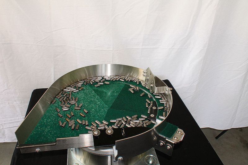 Der Vibrationsflächenspeicher wird in unterschiedlichen Größen mit links- oder rechtläufiger Transportrichtung angeboten. (Bild: IFC)