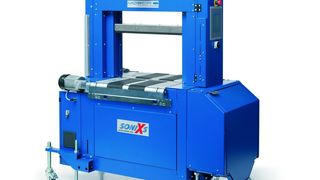 Trägt ihr CE-Kennzeichen schon ab Werk: die neue Umreifungsmaschine Sonixs TR-CE. (Bild: Mosca)