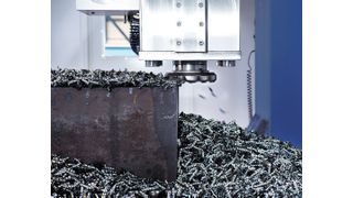 Passende Kombination von Portalfräsmaschine und Werkzeugen: Die Wendelspanbildung zeugt von einer effektiven, leicht schneidenden Fräsgeometrie.  (Bild: Rottler)