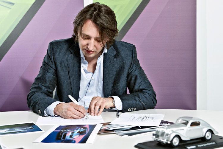„Wir spüren, dass es jetzt die richtige Zeit ist, die Funktionalität unserer Automobile mit einem emotionalen Design stärker zu verbinden“, sagt Skoda-Designchef Jozef Kaban. (Foto: Skoda)
