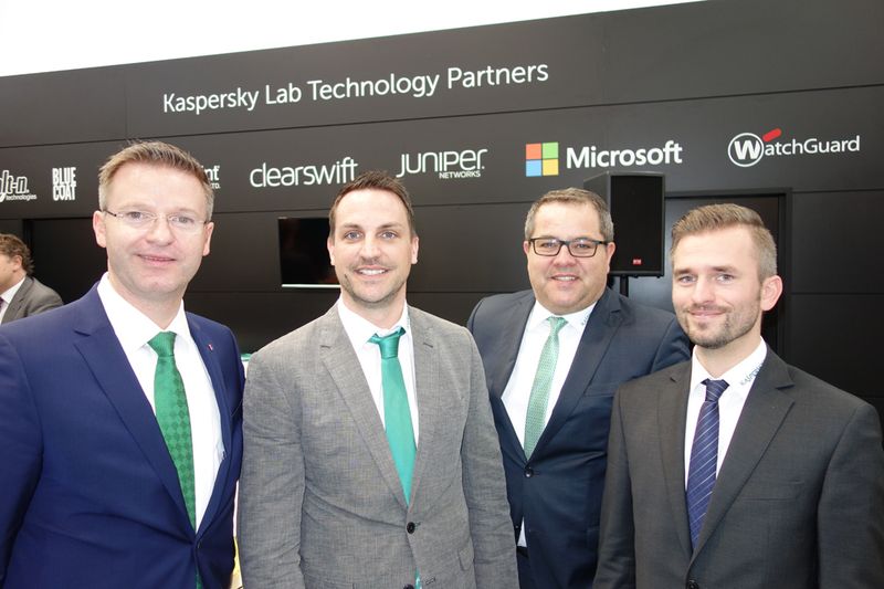 Gut gelaunt und mit neuer Frisur - das Kaspersky Team (v. l.) Holger Suhl, Matthias Nefzger, Markus Grathwohl und Patrick Grüttner. (Bild: IT-BUSINESS)