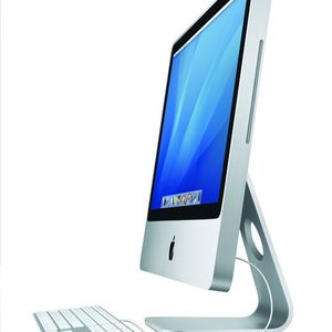 Bislang war nur der Standfuß aus Aluminium. Nun sind auch Gehäuse und Tastatur im edlen Alu-Design gehalten.
