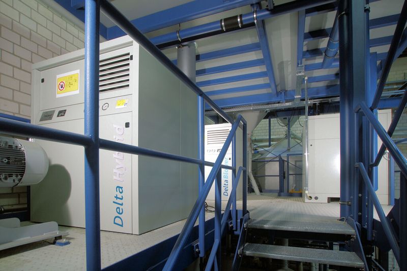 Die Förderluft-Station im neuen Technikum besteht aus zwei Aerzener Drehkolbengebläsen der Baureihe Delta Blower und einem Drehkolbenverdichter der Baureihe Delta Hybrid. (Bild: Aerzener)