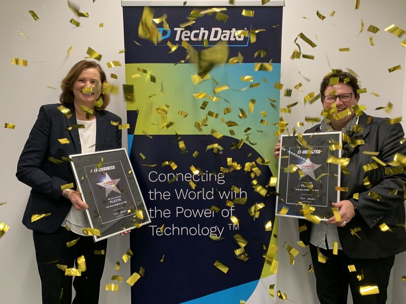 Das Team Tech Data, Barbara Koch und Elisabeth Vogl, holen PLATIN in der Kategorie 