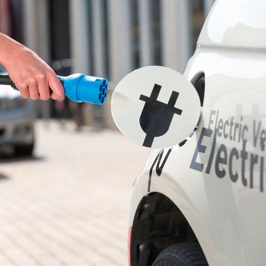 Geht das Wachstum in diesem Tempo weiter, wächst der Bestand an E-Autos bis 2025 auf über 25 Millionen Fahrzeuge.(Bild:  Bosch)