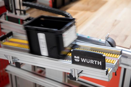Bei Linde Hydraulics wird der „iPLACER“ von Würth Industrie Service als flexibles RFID-Modul zur automatisierten Nachbestellung und zur Bestandsverwaltung eingesetzt. Bei Linde Hydraulics wird der „iPLACER“ von Würth Industrie Service als flexibles RFID-Modul zur automatisierten Nachbestellung und zur Bestandsverwaltung eingesetzt.