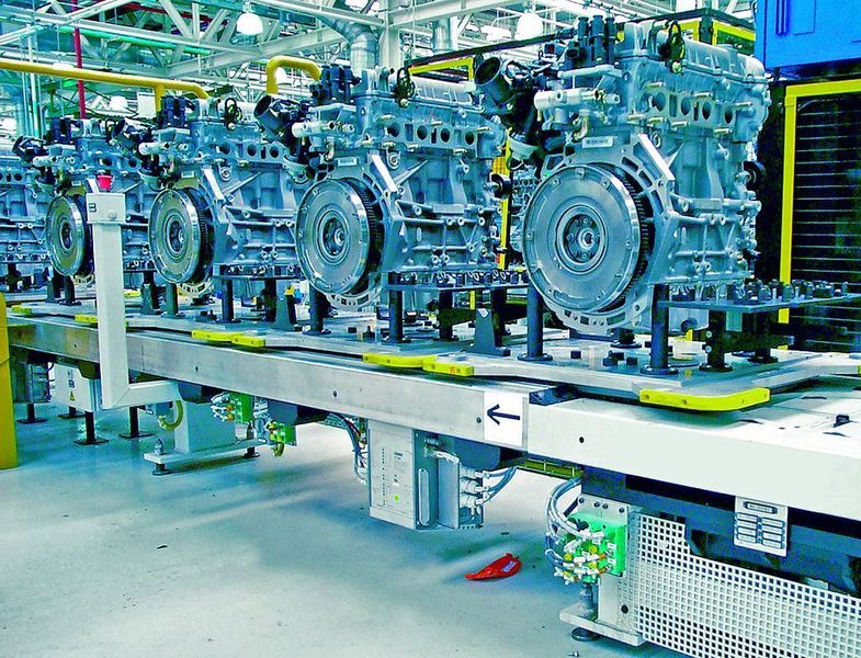 Bild 2: Bei der Herstellung von Motoren erfordert die räumliche Ausdehnung der Anlage mit unterschiedlichen Topologien ein flexibles Kommunikationssystem. Bild: Phoenix Contact (Archiv: Vogel Business Media)