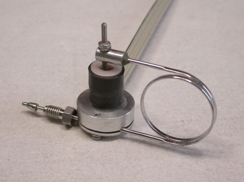 Abb. 2: Drucksensor mit Bourdon-Feder zur Messung und Differentialtransformator zur Erzeugung eines elektrischen Signals. (Bild: Sykam)