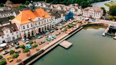 Die Route führte entlang der Weser bis zum Mittagsstopp in Bad Karlshafen. (Bild: PS.Speicher)