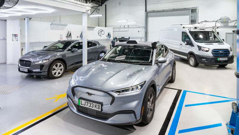 Wayve entwickelt Software für automatisierte Fahrsysteme. Der Zukauf von Quality Match soll die Datenqualität sicherstellen.(Bild:  Tim Andrew)