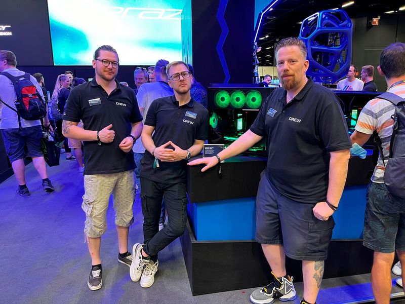 Das Medion-Team hatte schon am ersten Messetag einen vollen Stand. (Bild: Vogel IT-Medien GmbH)